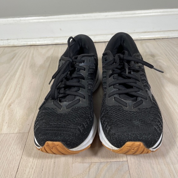 Mixuno wave rider 22 women’s  running shoes size 9.5 pre owned. - Picture 1 of 7